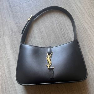 YSL LE 5 À 7 HOBO BAG IN SMOOTH LEATHER